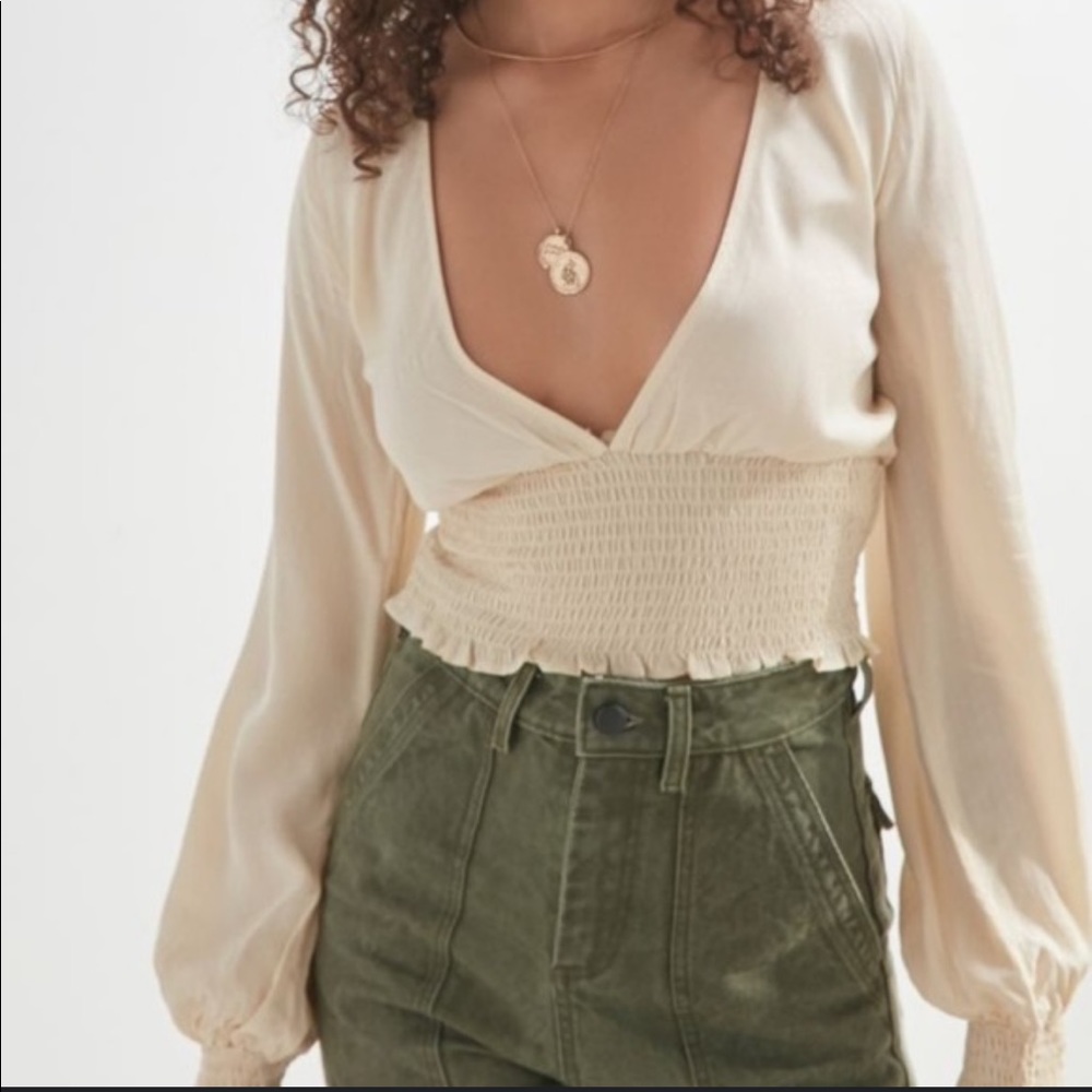 cream low-v top